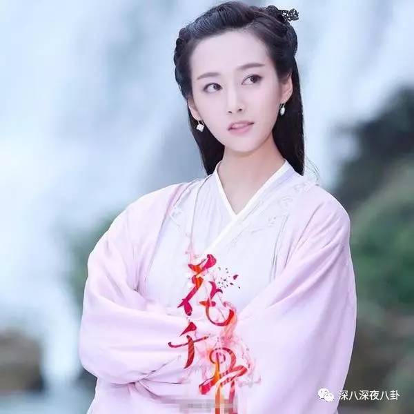 自从割双眼皮不算整容之后，娱乐圈不微调的女艺人是真·不存在