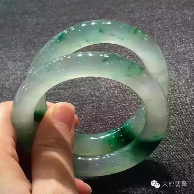 7000块钱买的金手镯,买的翡翠手镯5800