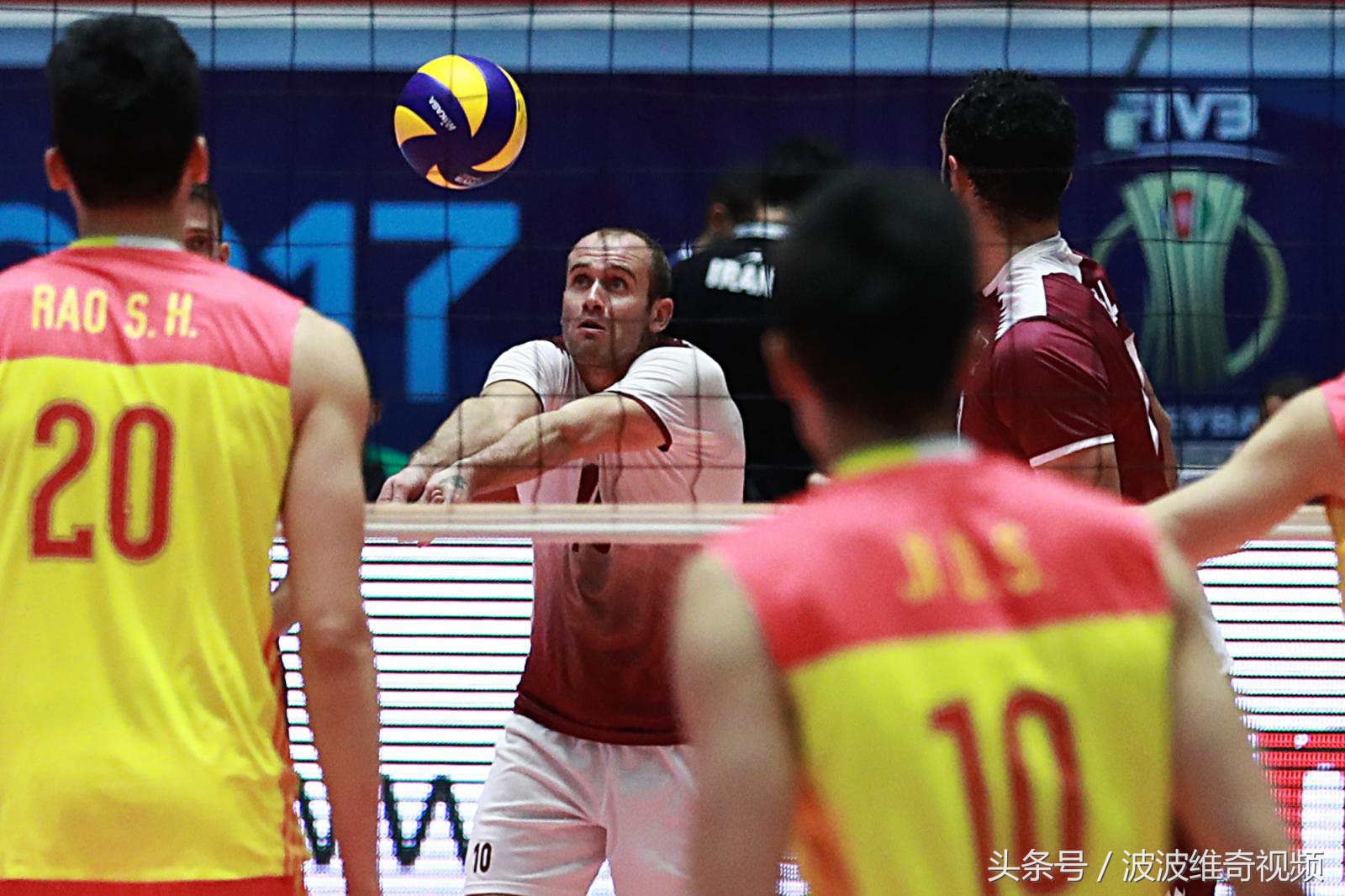 直击男排遭争议判罚！外教质疑鹰眼权威染黄，世预赛死磕伊朗吞蛋