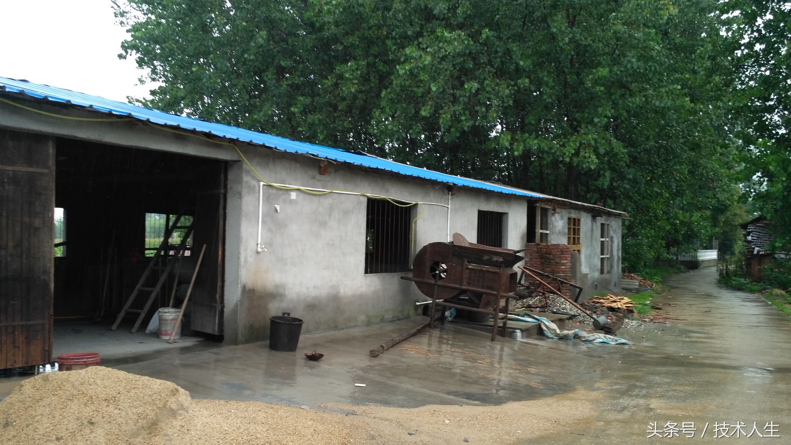 修电视把其他地方修坏了,修电视的坑