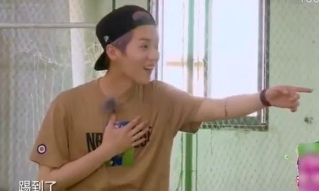 鹿晗乔欣踢球,鹿晗萝卜蹲完整版