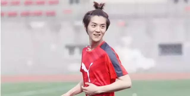 鹿晗2018足球比赛现场喊鹿晗,鹿晗参加的足球比赛