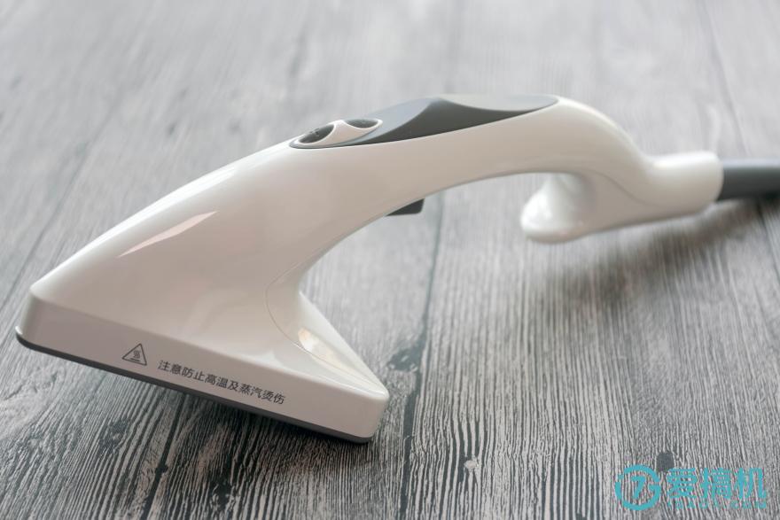 衣服皱皱巴巴没有熨斗怎么办,如何将皱巴巴衣服恢复原状呢