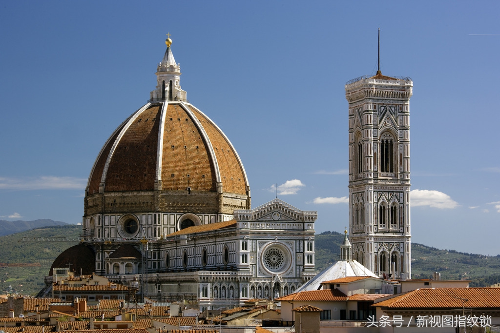 世界在左我们向右,世界在我