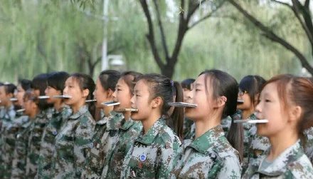 终于知道军训为什么让带手机了，原来是用手机来做这个