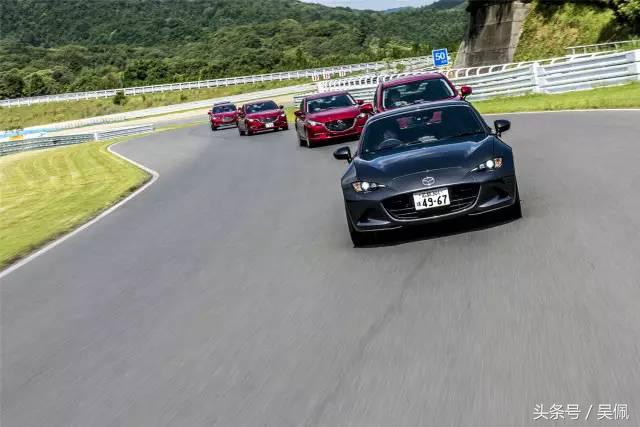 2022款马自达cx-5黑骑士试驾,马自达cx-5和次世代马自达3怎么选