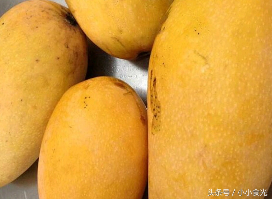 夏天来一份冰凉沁甜的芒果肠粉，满足感一秒爆棚