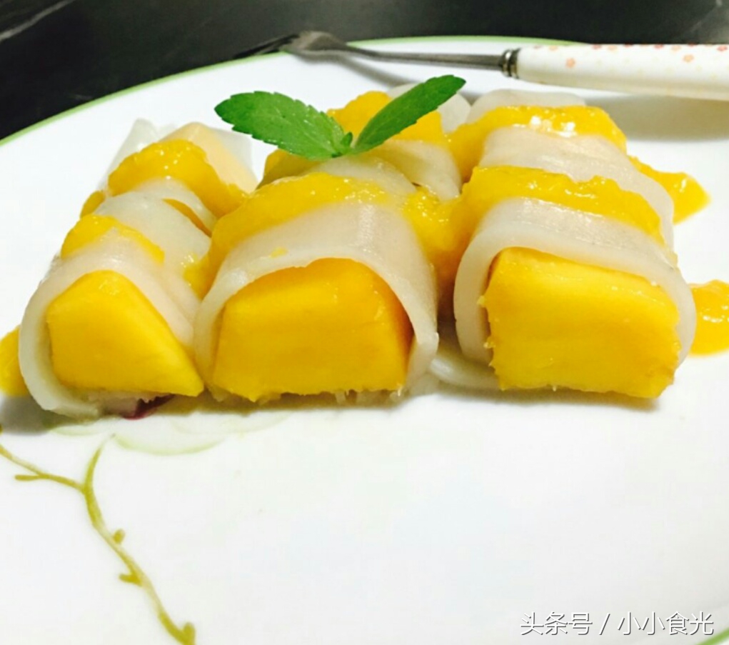 夏天来一份冰凉沁甜的芒果肠粉，满足感一秒爆棚