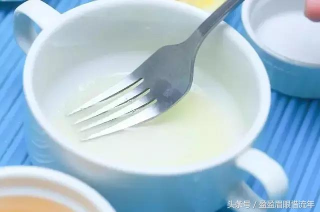 小白皮鞋划伤痕迹怎么处理,皮鞋鞋面划破一道口子怎么修复