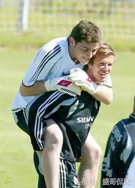 好基友一辈子,盘点足坛巨星的那些温暖瞬间