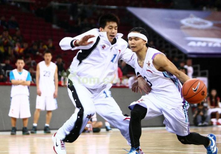 街球王吴悠挑衅保罗,吴悠单挑nba巨星