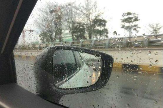 下雨天就爱捡肥皂，不是搞基就是老司机