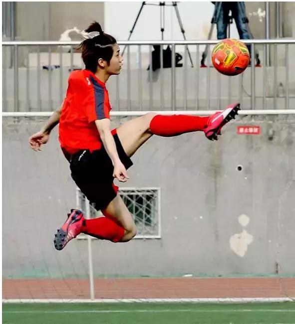 鹿晗2018足球比赛现场喊鹿晗,鹿晗参加的足球比赛
