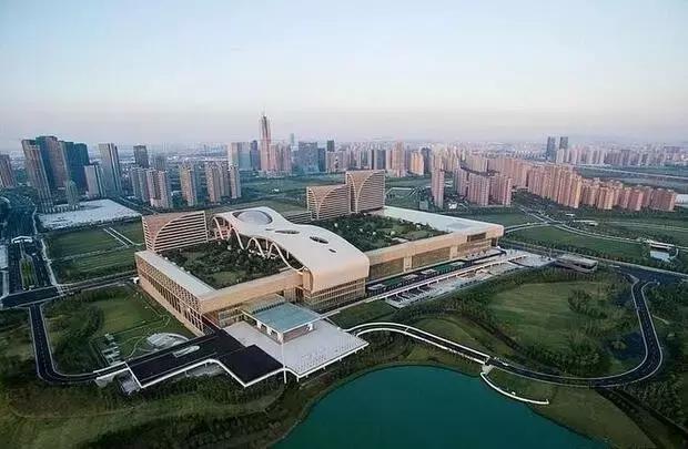 汗！又要高温了？｜九寨沟20人遇难，余震1741个｜怎么避免教出熊孩子？｜《建军大业》赠票送你