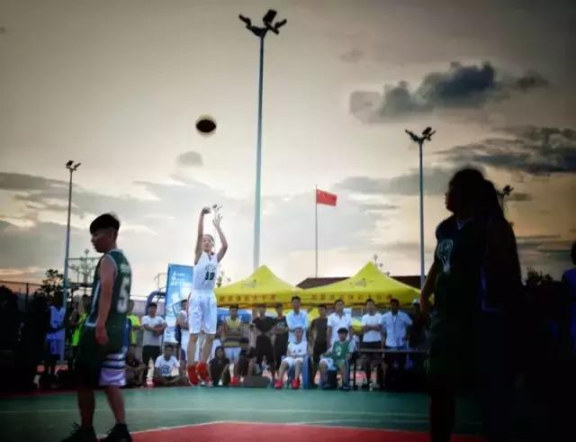 她是女版德鲁大叔，也是库里死忠！这个广东女孩打篮球很厉害