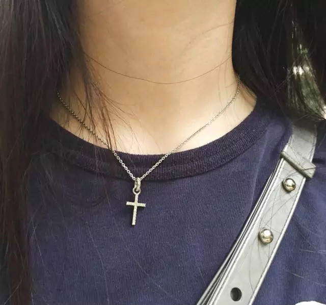 我是让你看项链，不是胸……