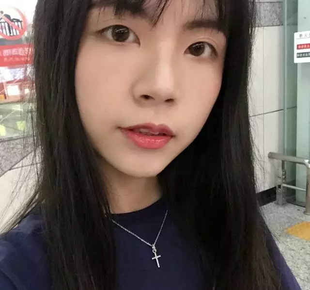 我是让你看项链，不是胸……