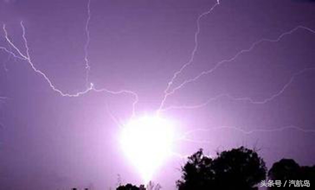 遇到球状闪电怎么办,行踪诡异的球形闪电