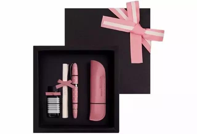 情人节到了你男朋友送你什么,情人节你男朋友都给你送了什么