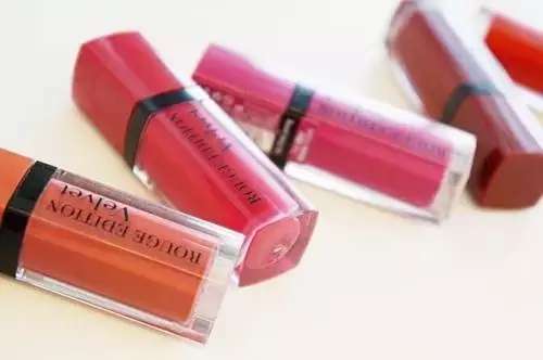 这些豆沙色口红，怎么涂都显白！