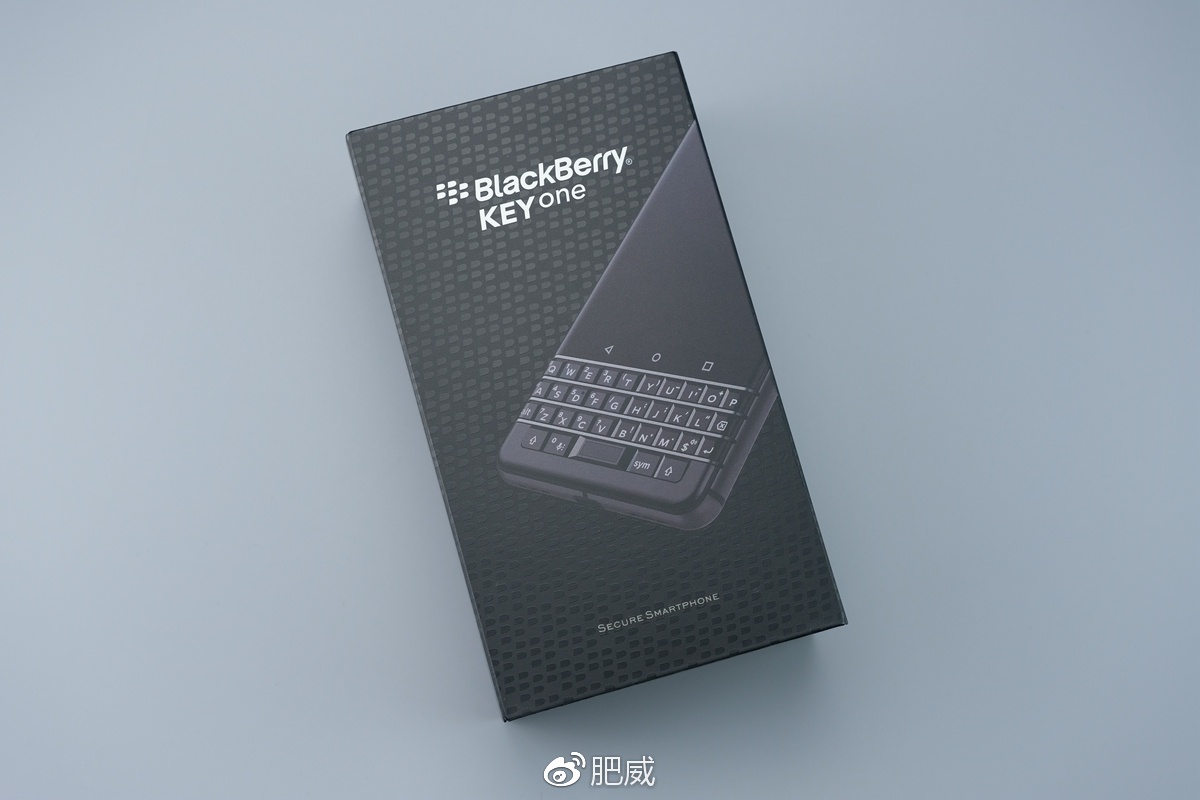 还是老配方黑莓KEYone开箱图赏