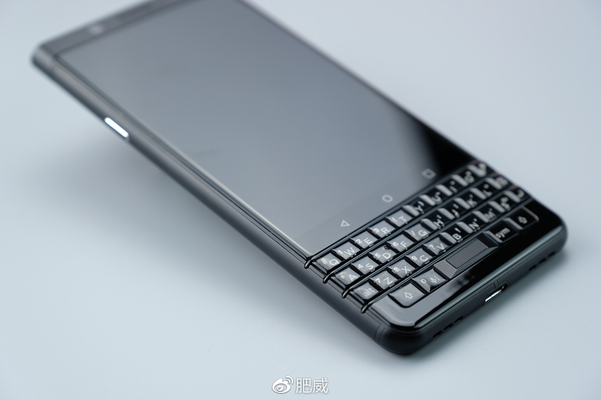 还是老配方黑莓KEYone开箱图赏