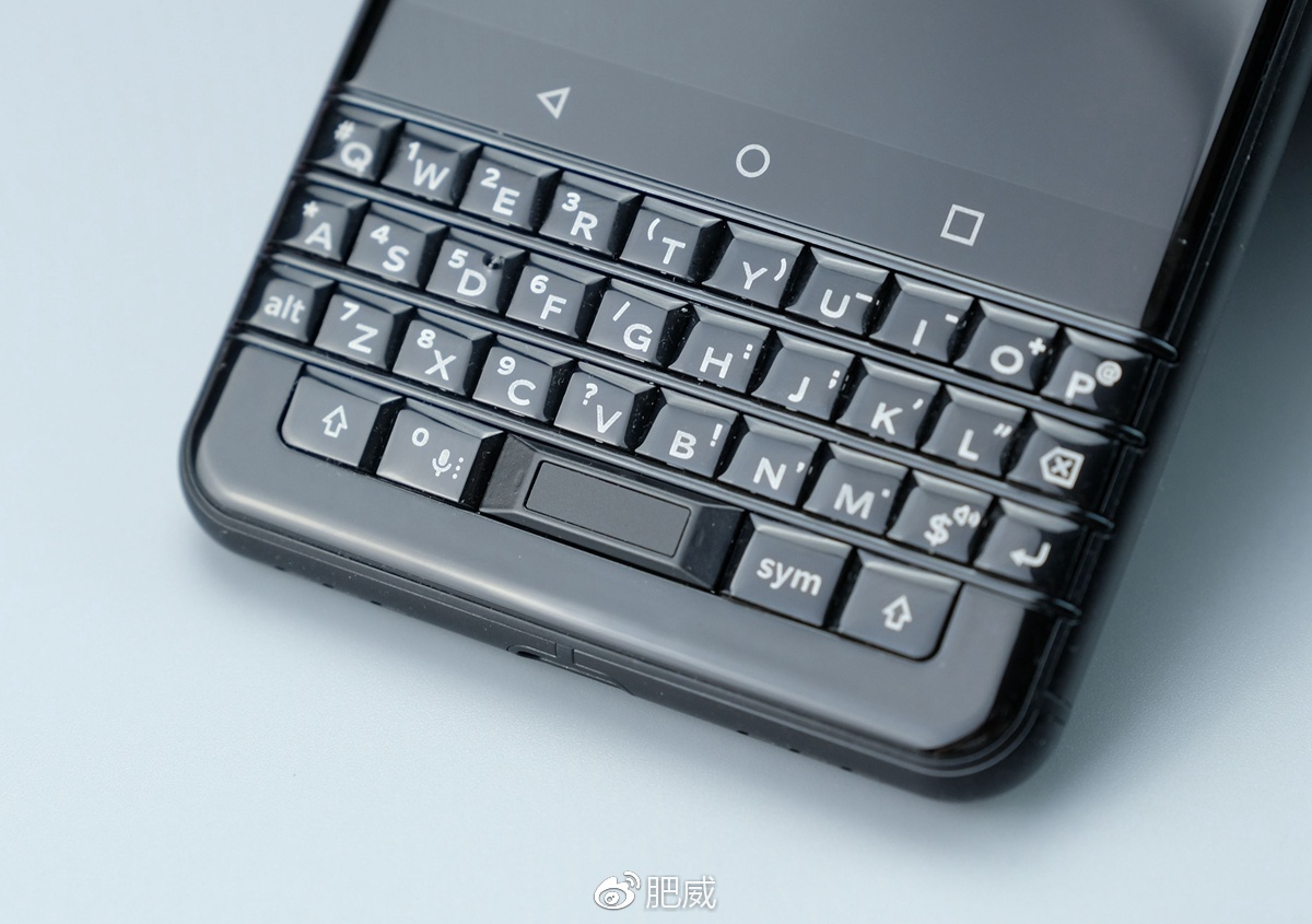 还是老配方黑莓KEYone开箱图赏