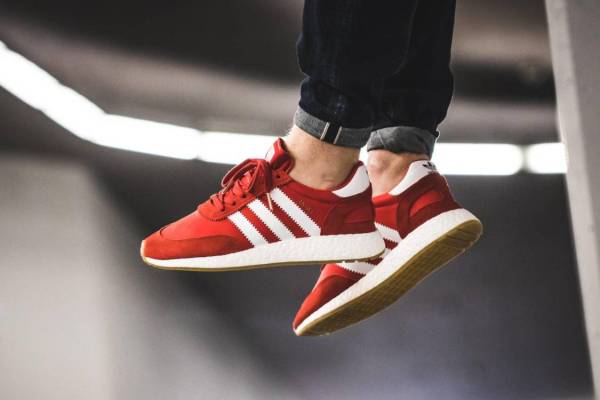 秋天入手这双高端休闲鞋无敌百搭,初秋必买的4双鞋穿10年都不过时