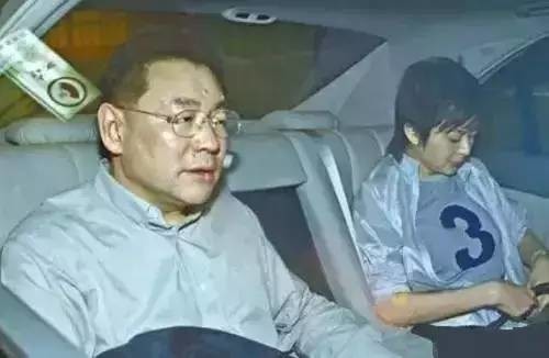 看到这样受排挤的关之琳，才知道行走江湖真的不能只能靠美貌！