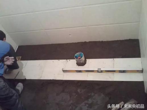 卫生间做防水后贴瓷砖为啥要空鼓,卫生间做完防水贴上砖有多厚