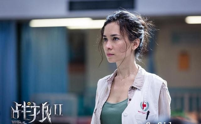 战狼2冷锋感染拉曼拉治愈救人,战狼2中的拉曼拉