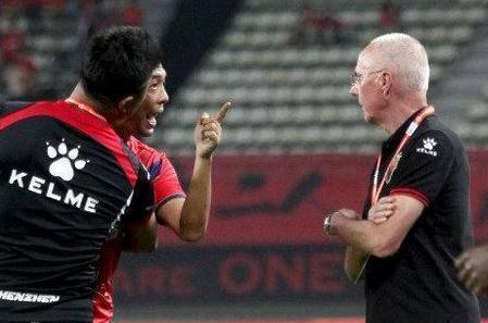 不是教练说怎么踢你就怎么踢！足球出了个奇葩言论、那要里皮干啥