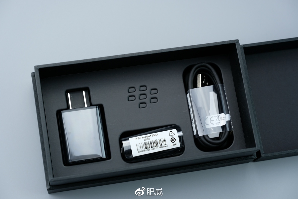 还是老配方黑莓KEYone开箱图赏