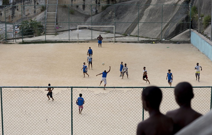 从巴西贫民窟走出来的足球巨星,出生在平民窟的巴西球星