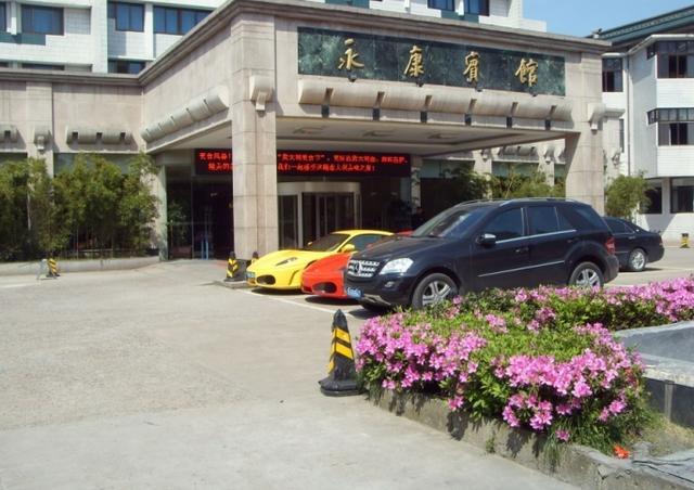 中国豪车最多的县城，劳斯莱斯58辆，宾利122辆，车牌更霸气