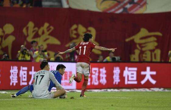 中超最新排名泰山绝杀国安领跑,中国球队上座最多的十场比赛