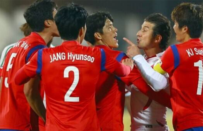 2单刀不进！韩国彻底放弃国足赢球幻想，伊朗开除2人放水明显！