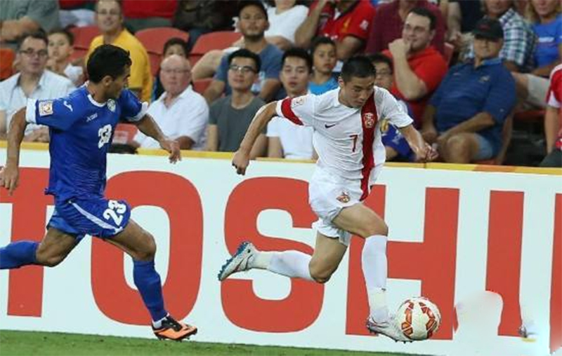 2单刀不进！韩国彻底放弃国足赢球幻想，伊朗开除2人放水明显！