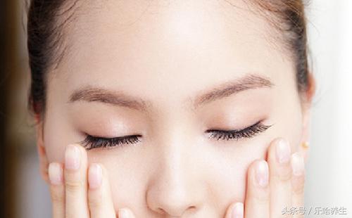 化妆时鼻子起皮怎么解决,化妆后鼻子起皮怎么办