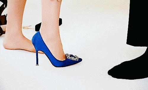 为什么穿鞋脚趾那么疼,为什么不管穿哪双鞋子小脚趾痛