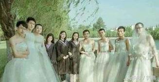 搞笑的段子一脚高来一脚低,关于一脚的搞笑段子