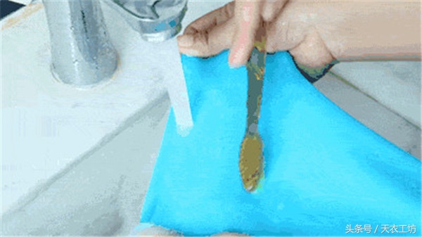 泳衣里面都是细沙怎么办呢,泳衣进沙子怎么补救