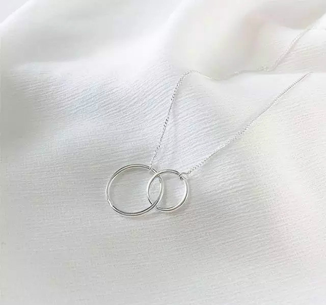 我是让你看项链，不是胸……