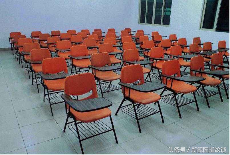 世界在左我们向右,世界在我