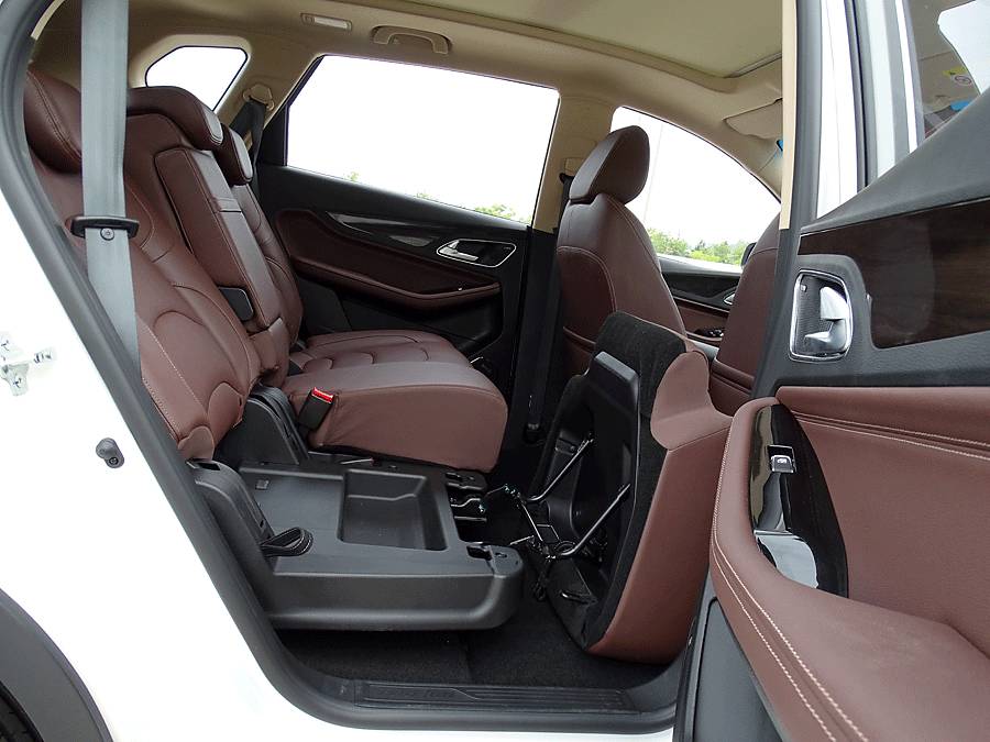 宝骏560半自动挡值得入手吗,2019款全新宝骏560自动挡顶配