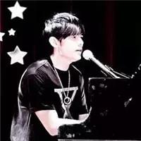 爱豆弹钢琴视频,会弹钢琴的女爱豆