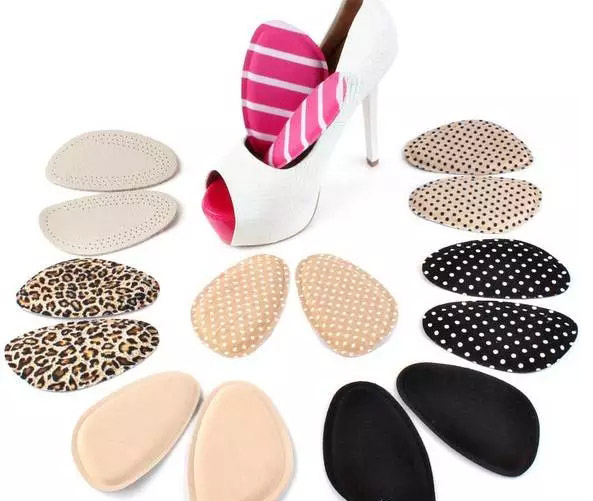 为什么我的脚穿高跟鞋后跟会掉,没有脚后跟穿高跟鞋老是掉