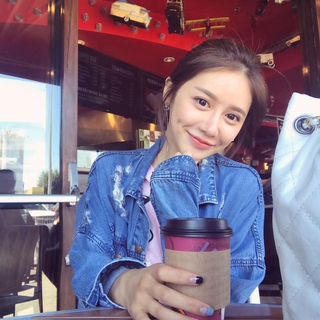 中国体坛最活跃的女记者，一人堪称刘翔*用御**记者，一人是詹皇铁杆