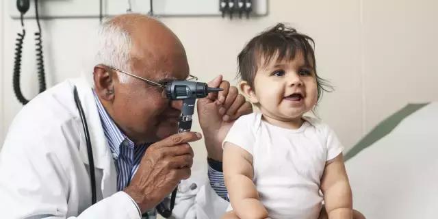 耳屎需要定期清理吗,耳屎是湿黄色粘稠如何清理