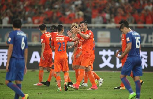 中超最新排名泰山绝杀国安领跑,中国球队上座最多的十场比赛